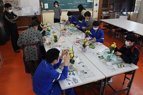 生け花 茶道を体験しました 匹見中blog