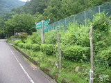 テニス場前