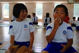 02かぶりつき