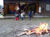 三葛神楽 たき火 子ども