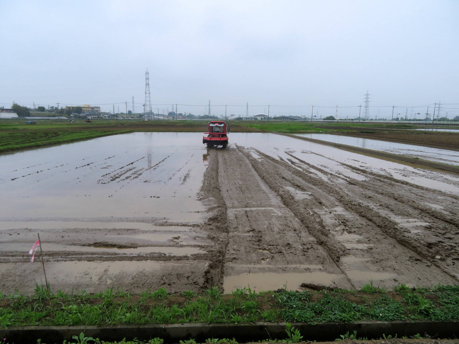 田んぼを均して再度代かき ５月１８日 岩殿満喫クラブ 岩殿 Day By Day