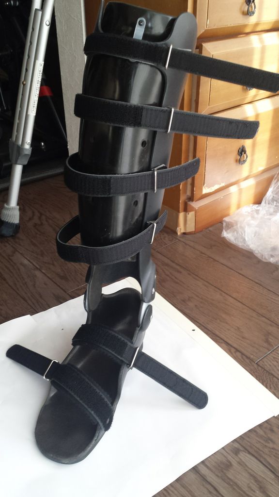 受傷後2年３カ月右下腿装具装着 自転車事故による多発骨折闘病記