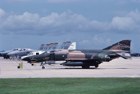 嘉手納１９８３０９０５0033_R