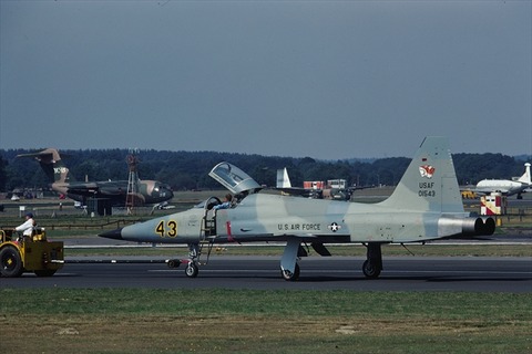 ファンボロー１９７６０９０８0011 (2)_R