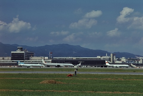伊丹1975AUG0026_R