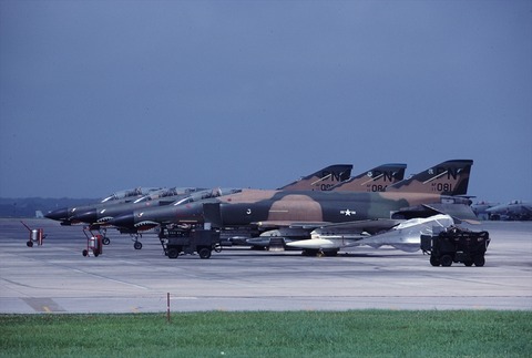 嘉手納１９８００５２６0031_R