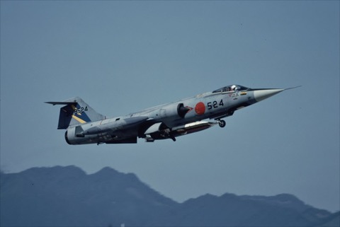 新田原198210080011_R