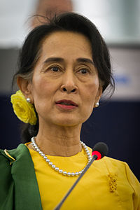 an_Suu_Kyi_Strasbourg_22_octobre_2013-18