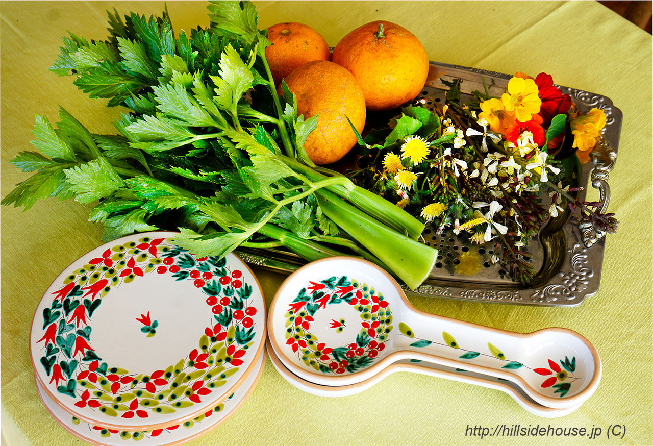 イタリアの魔女さんが教える 野の花とセロリ オレンジのサラダ 季節の庭をお皿の上に