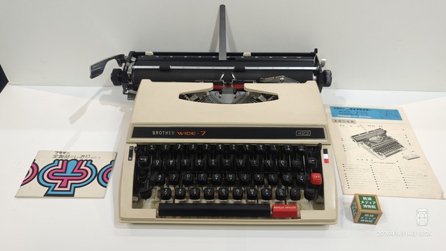 推定1973/昭和48/BROTHER/WIDE-7 423/Portable Typewriter/カナ英文