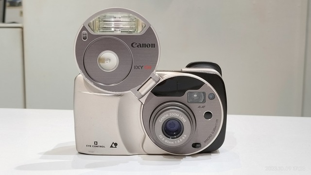 キャノンフイルム式カメラ 1997/平成9/Canon/IXY GE/APSフィルムカメラ/4倍ズーム/視線入力