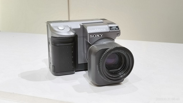 Sony Digital Mavica MVC-FD91 | Digital Still Camera | Silver