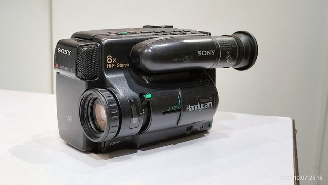 くらしを楽しむアイテム 21854e88-s.jpg ビデオカメラ