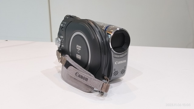 キャノン　IVIS DC300 アイビスビデオカメラ Amazon | Canon DVDビデオカメラ iVIS (アイビス) DC300 iVIS