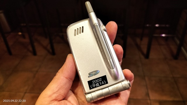 マニア垂涎Panasonic パナソニック EBG50 シルバーミニ携帯電話 マニア垂涎Panasonic パナソニック EBG50 シルバーミニ携帯電話