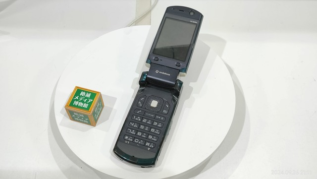 2006/平成18/TOSHIBA/904T/Vodafone/320万画素/全部入り/回転2軸ヒンジ