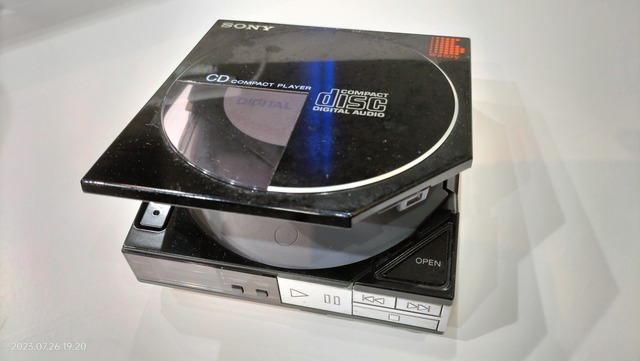 1984/昭和59/SONY/D-50/CDコンパクトプレーヤー/初代ディスク 1984/昭和59/SONY/D-50/CDコンパクトプレーヤー/初代ディスク