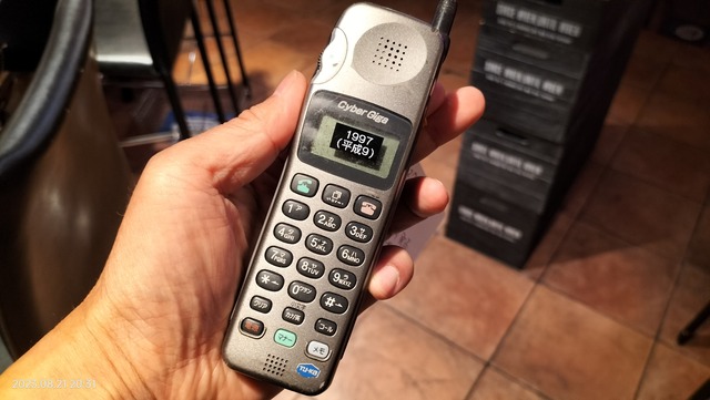 TU-KA　TT02 ガラケー　CyberGiga 1999/平成11/TOSHIBA/TT02/TU-KA/ : Extinct Media Museum