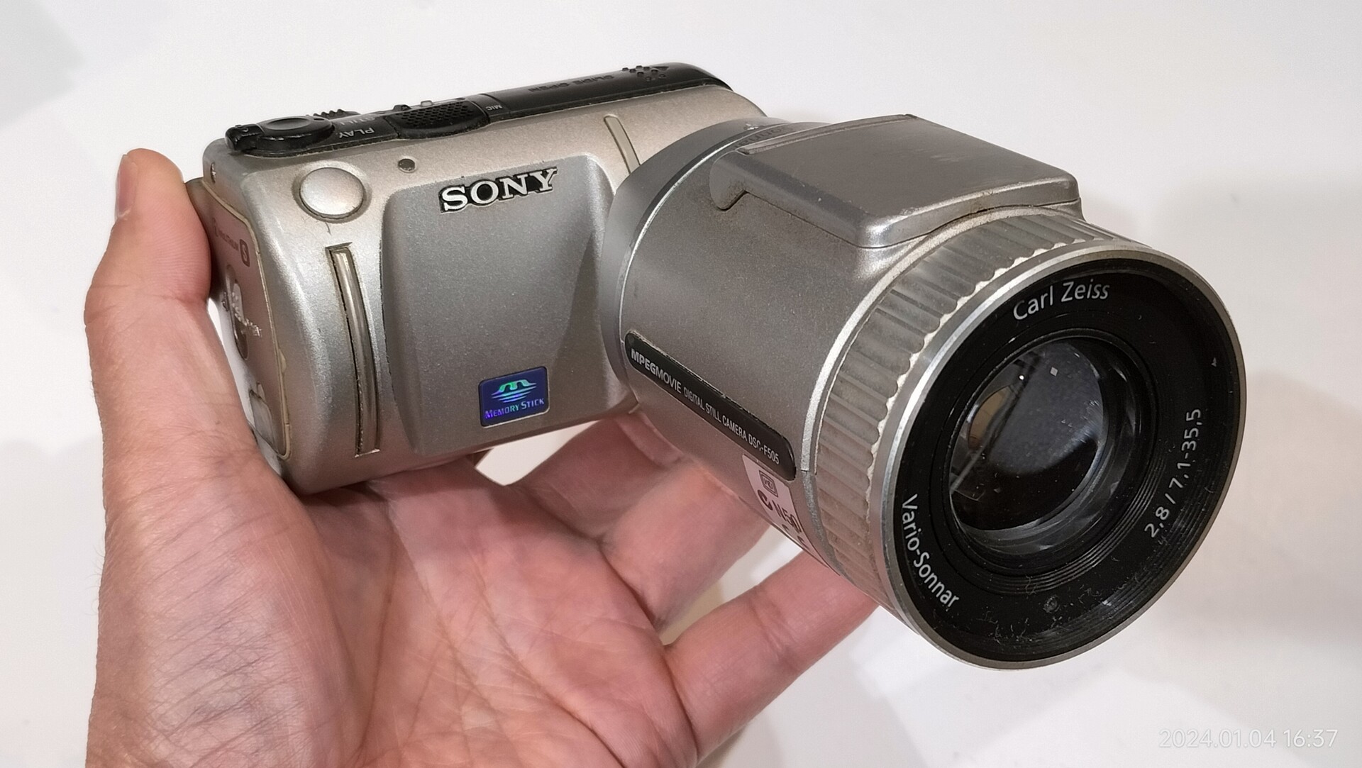 F505 1999/平成11/SONY/DSC-F505/Cyber-shot/光学5倍/211万画素/回転レンズ/ : Extinct Media ...