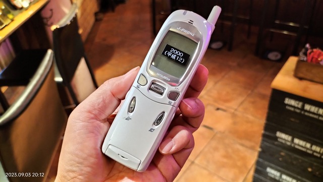 J-phone J-D02 Jフォン 三菱電気 2000年製造 可動品 ガラケー 2000/平成12/MITSUBISHI/J-D02/フリップ型/スポーティホワイト