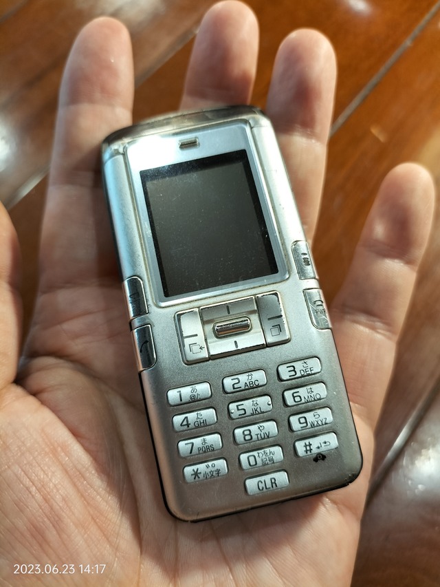 2004/平成16/Sony Ericsson/premini/SO213i/当時世界最小 : Extinct Media Museum Tokyo