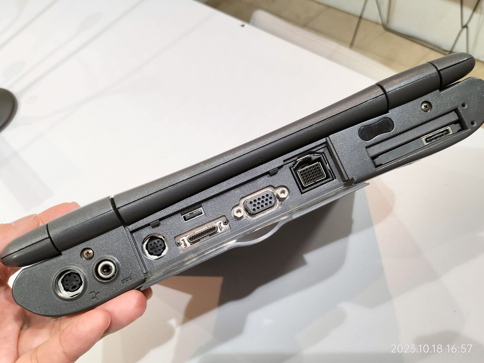 1997/平成9/Apple/PowerBook2400c/180/Apple初の日本専用モデル/日本IBMとの共同開発/PowerPC ...