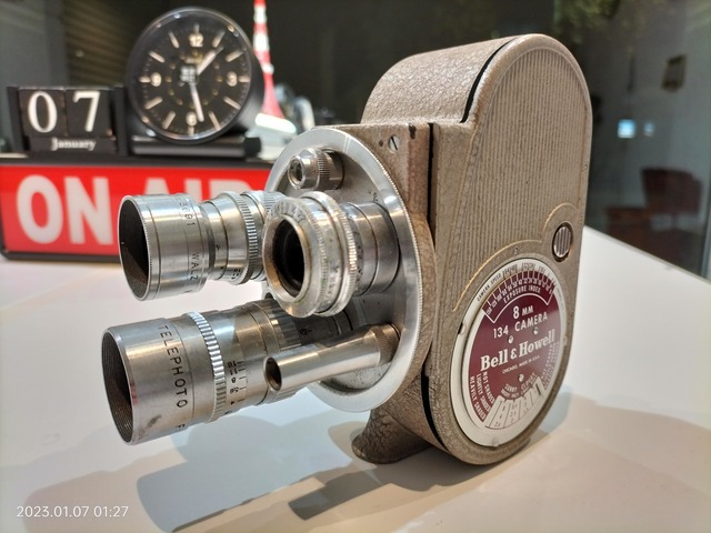 Bell & Howell 134 8mmカメラ 本体 Bell and Howell 8mm model 134 : r/vintagecameras