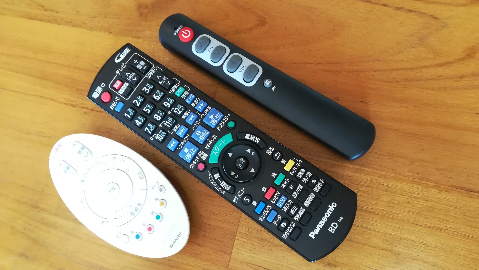 テレビとレコーダーを超シンプルな学習リモコンでまとめてみた Himag