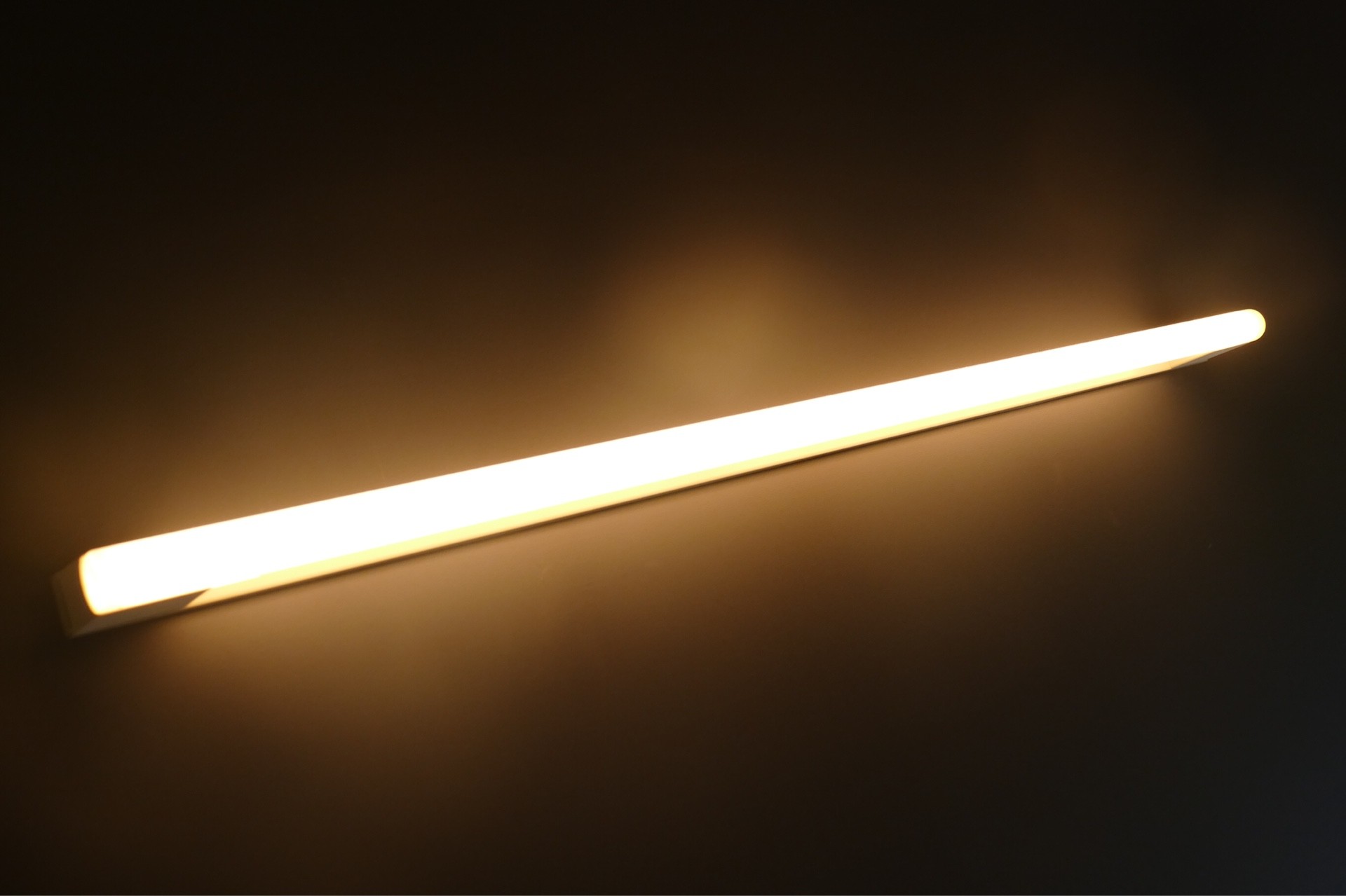 蛍光灯じゃなくてイケてる感じのライトはリネストラランプって言うのか Himag