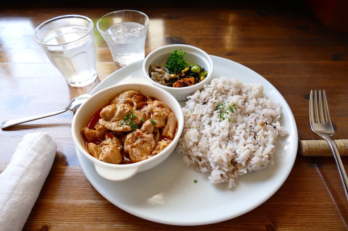 高円寺でチキンのトマト煮プレートランチ食べてみた Himag 高円寺でチキンのトマト煮プレートランチ食べてみた Himag