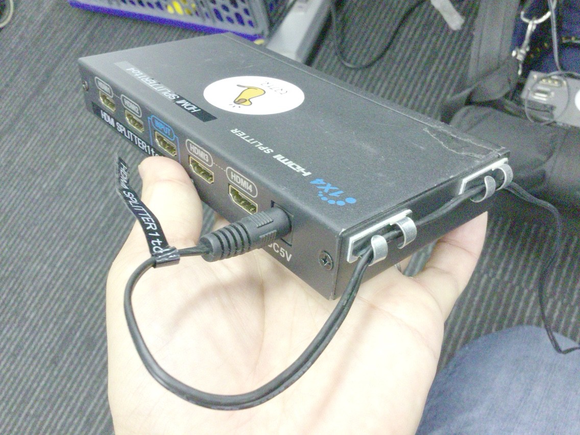 抜け止めのない機器の電源コードはこうするといい Himag