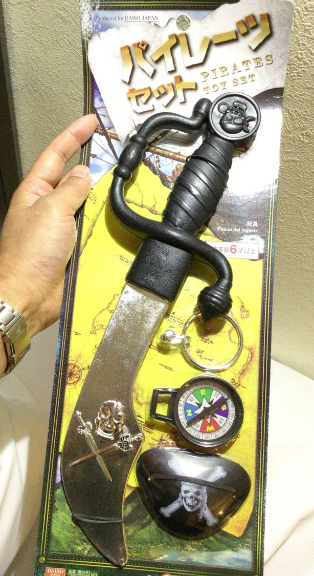 100均の海賊キットのコスプレで盛り上がる安上がりな親子 Himag