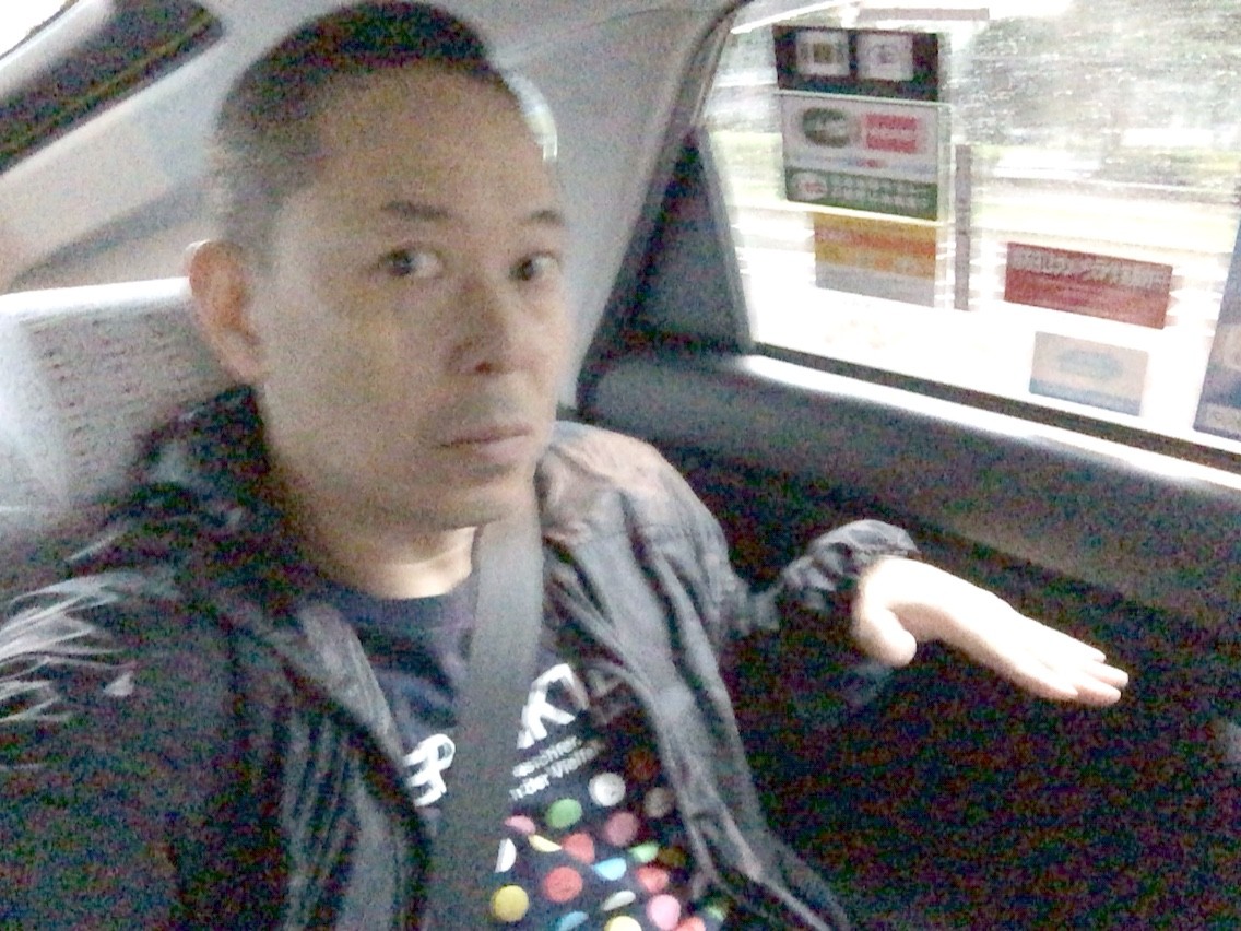 プリウスは後部座席のウィンドウラインが高すぎてタクシーとして向いてない Himag