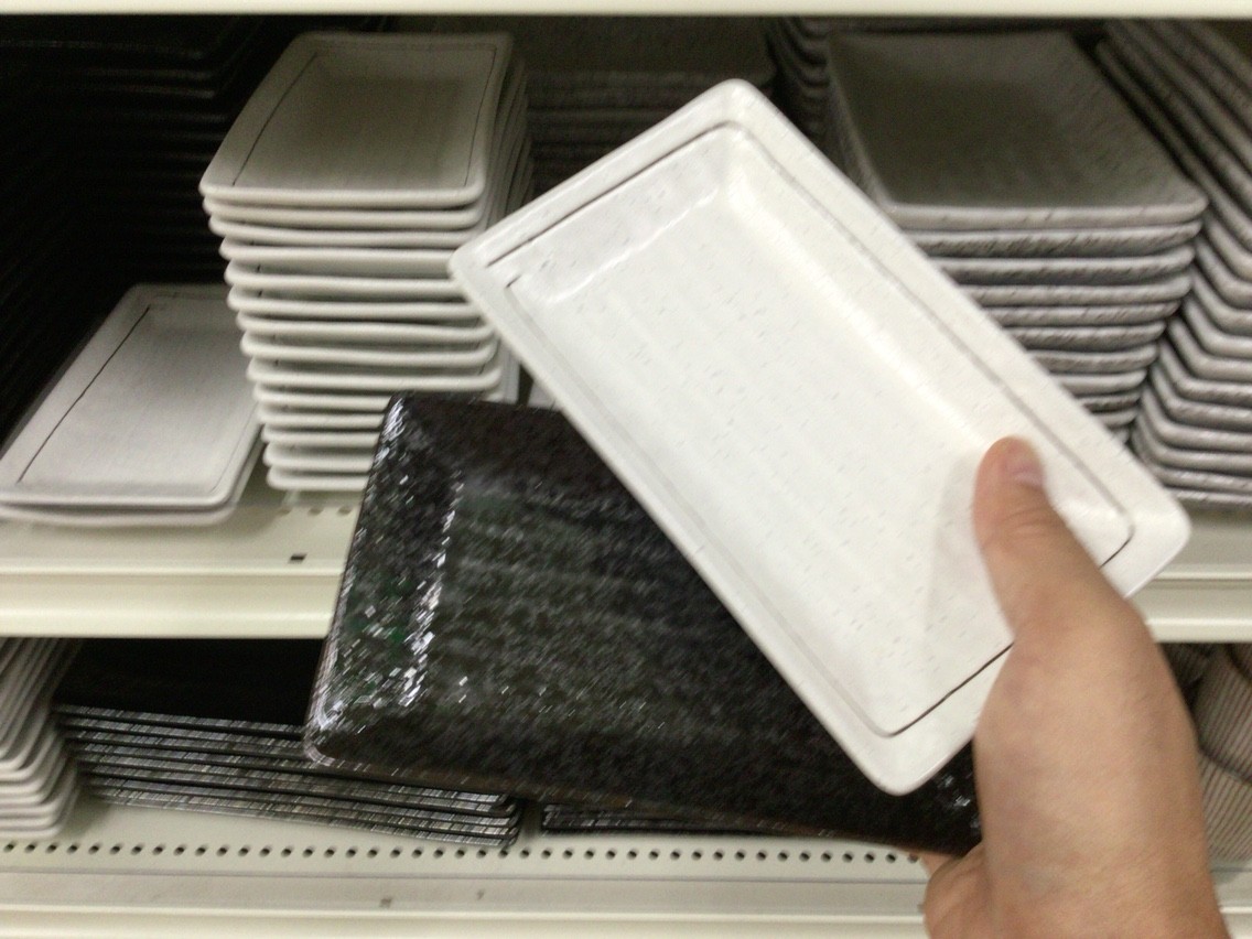 ダイソーで居酒屋メニューに合いそうな四角い皿めっけ Himag