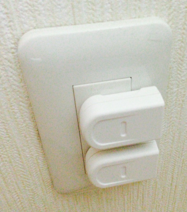 壁コンセントから横に電源を出したい時に便利な100均グッズ Himag