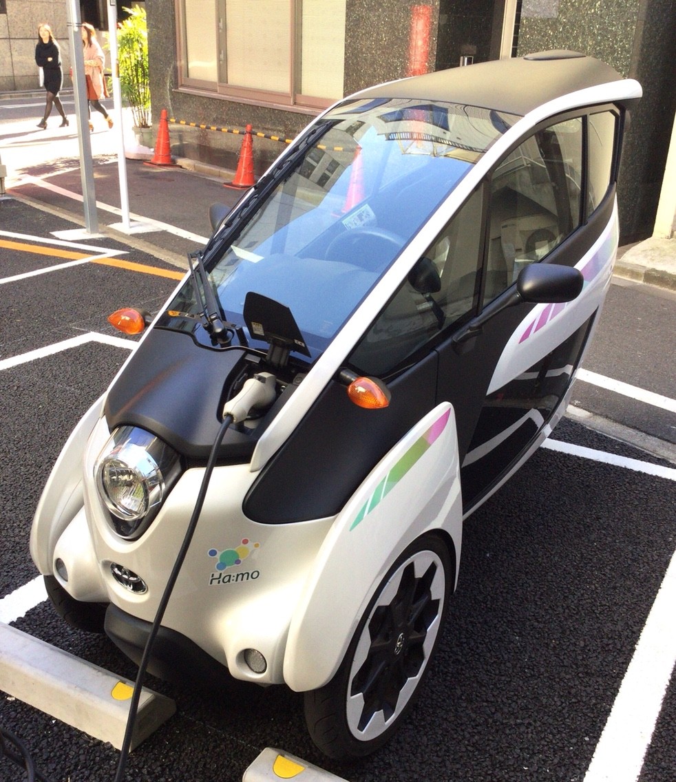 こんな1人乗り電気自動車カーシェアリングしてるのか Himag