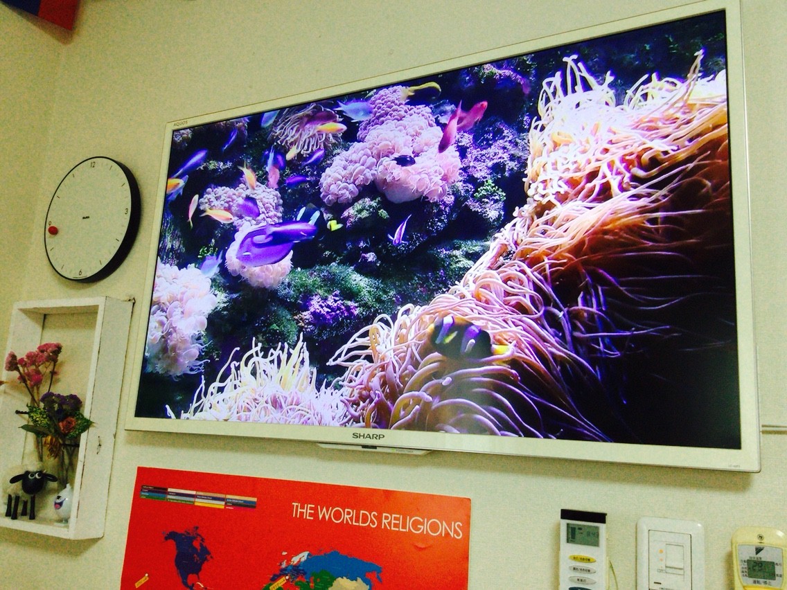 店舗っぽくテレビを額縁に埋め込めるグラスルーチェがカッコイイ Himag