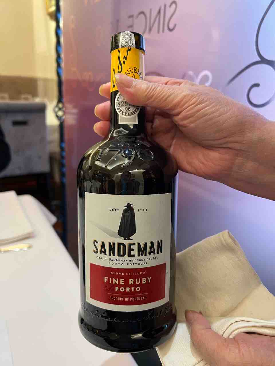 食前酒にポートワイン（ポルトワイン）、SANDEMAN FINE RUBY since