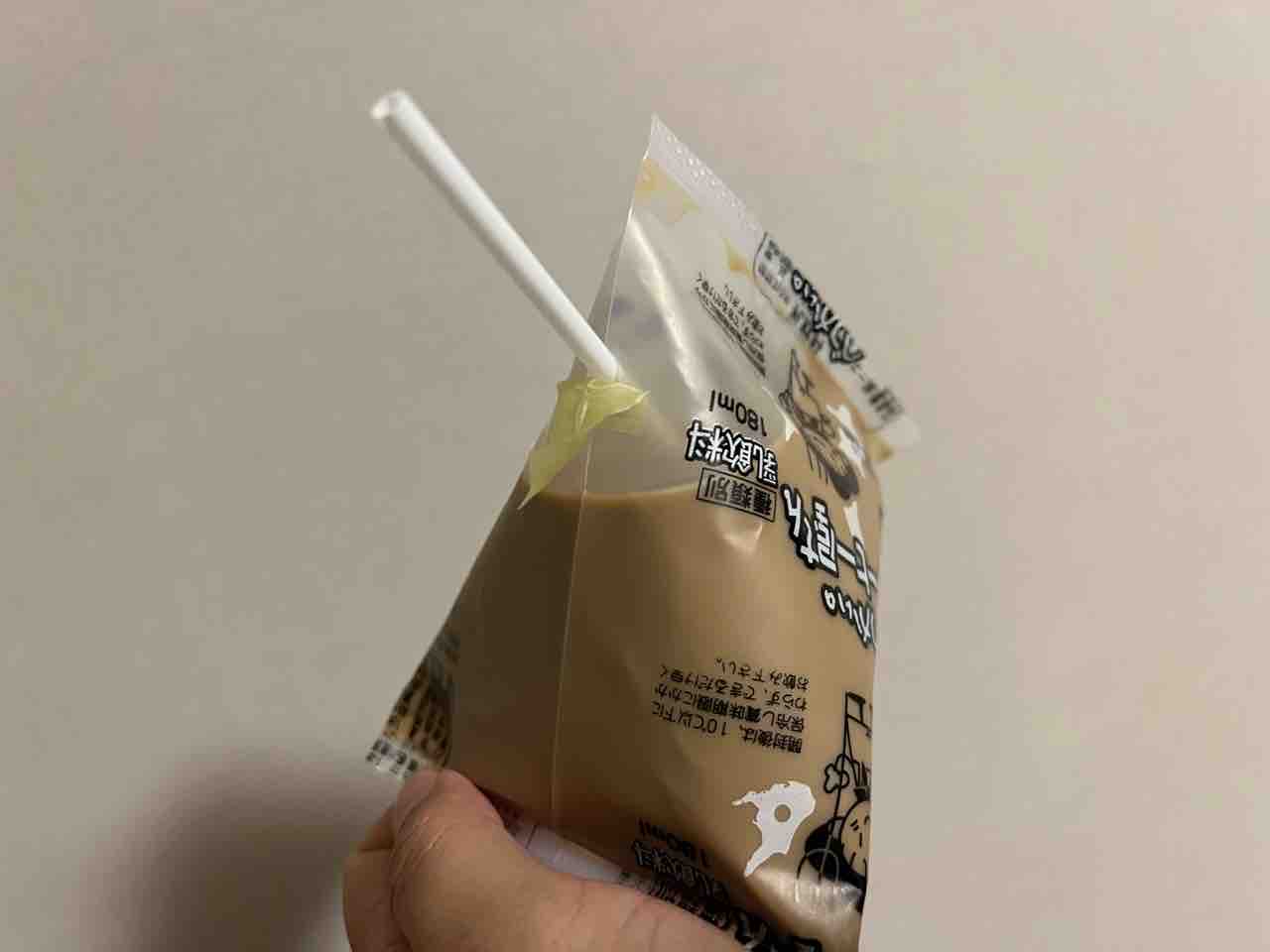 プラスチック製テトラパックのコーヒー牛乳 べつかい乳業興社 タベシラ 食べて調べて書く雑学ブログ