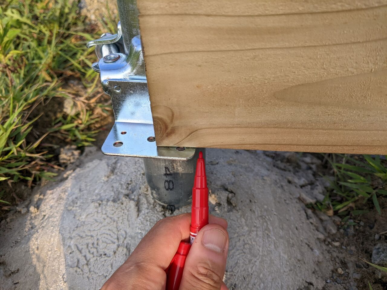DIYでウッドフェンスを作る(7)〜横木の取り付け(後編)〜 : 拝啓 こんな日々をおくっております