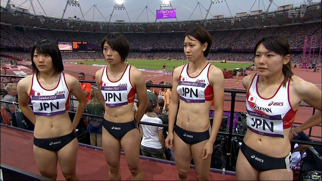 話題 女がドン引く瞬間 スポーツを性的な目で見る男 タブレットで動画を見ているおじさんが 陸上女子のお尻アップ動画を エロチャンネル