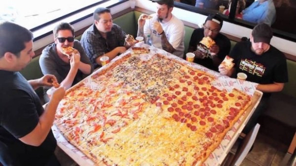 【画像あり】アメリカのピザ、羨ましすぎるｗｗｗｗｗｗｗｗ