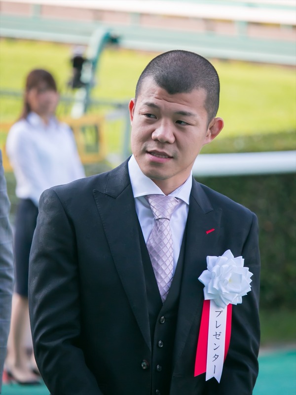 【悲報】亀田興毅「デビューするぞおらっ！！初戦の相手はタイ人？瞬殺じゃ！！」テレビ局「………」　→