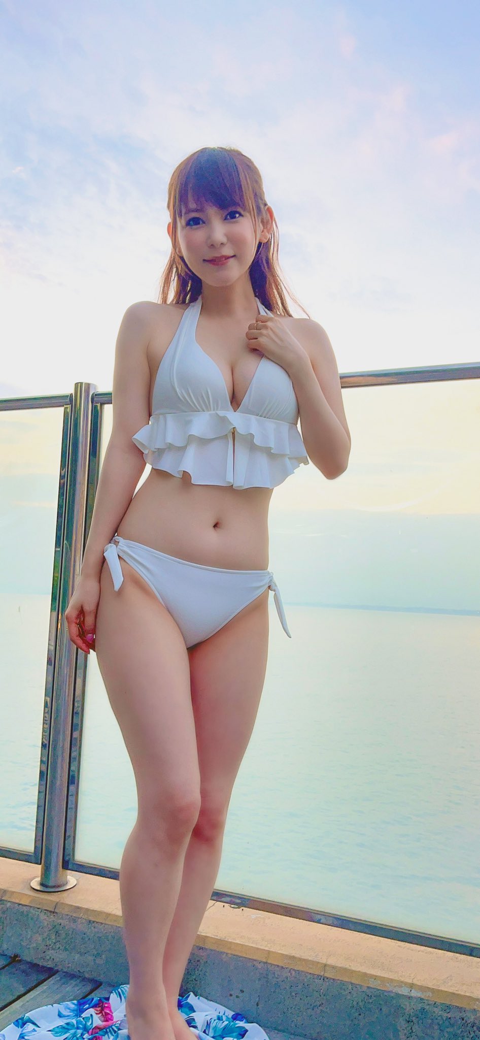 中川翔子モリマン しょこたんの巨乳丸出しがエロ過ぎる！【画像】中川翔子が白ビキニ巨乳を披露！: 芸能ニュース、どん！