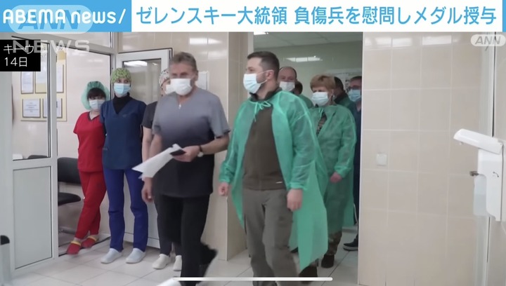 【悲報】ゼレンスキー「負傷兵見舞うぞ！えっ？滅菌服着ないと駄目？OKOK」　→