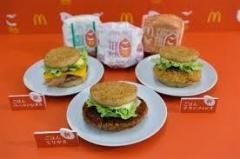 初の「ごはんバーガー」3種を夜間帯に投入 日本マクドナルド