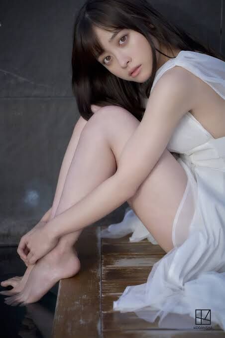 橋本環奈グラビア白