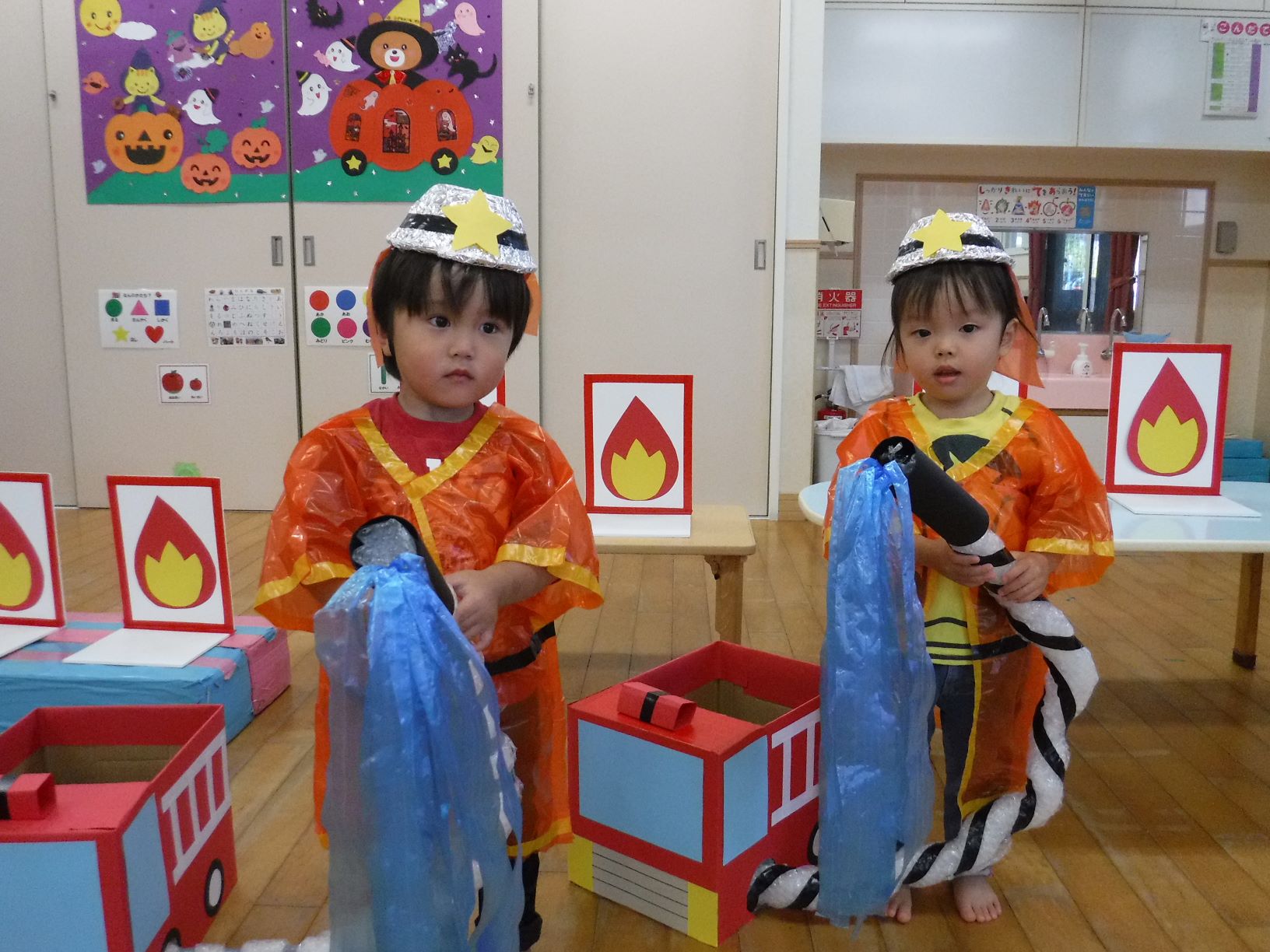 すみれ組 消防士ごっこ ひまわり認定こども園のブログ すみれ組 消防士ごっこ ひまわり認定こども園のブログ