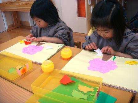 もも組 ちぎり絵 ひまわり認定こども園のブログ