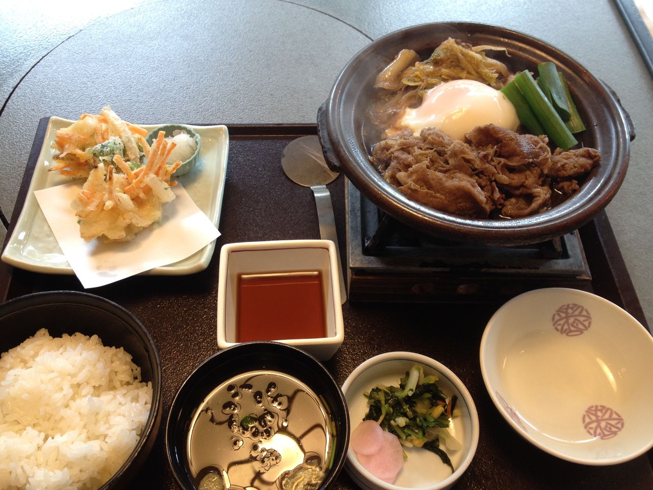 かごの屋 の日替わり昼膳 すき焼きと野菜のかき揚げ 神戸 姫路で一人お昼ごはん